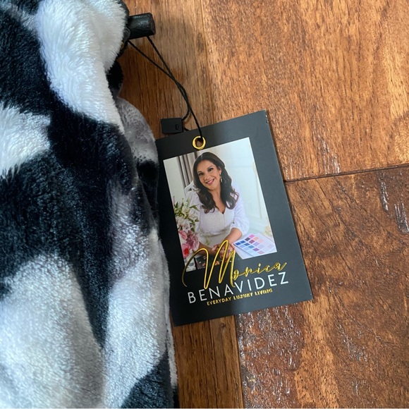 Floral Plush Throw Blanket 60x70" - Picture 5 of 7